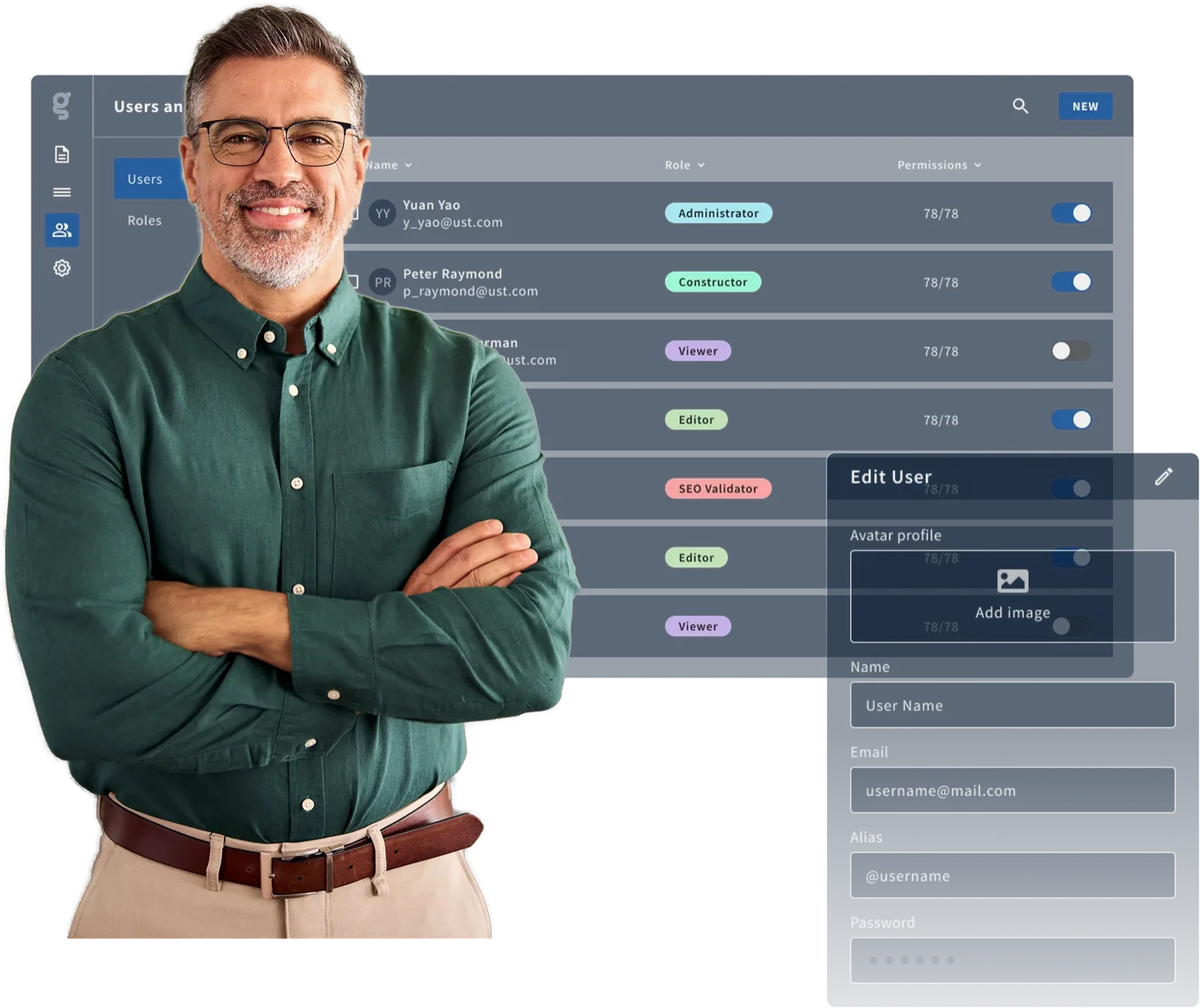 Directora de Marketing universitaria gestionando usuarios en Griddo DXP